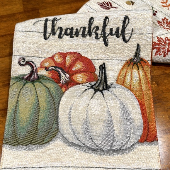 Fall table runner. - Picture 2 of 4